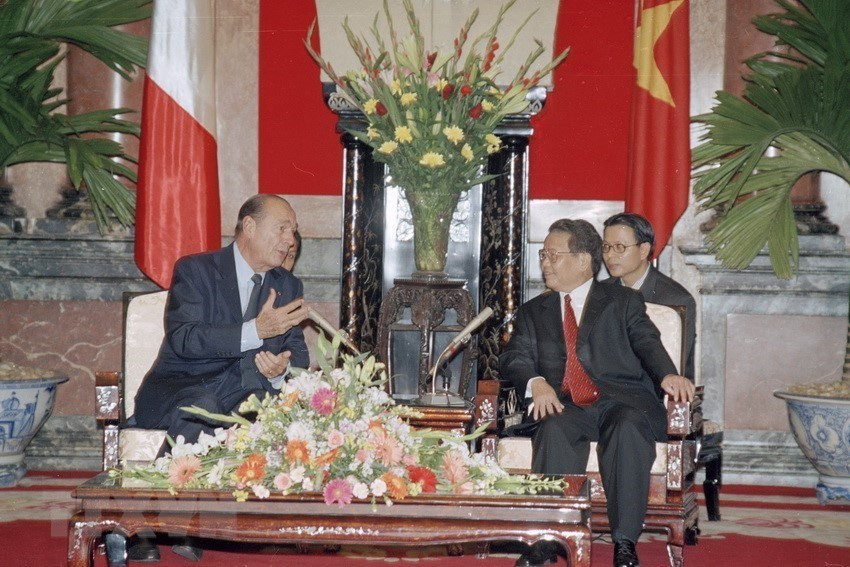 法国总统雅克•希拉克从2014年10月6日到8日对越南进行正式访问。图自越通社