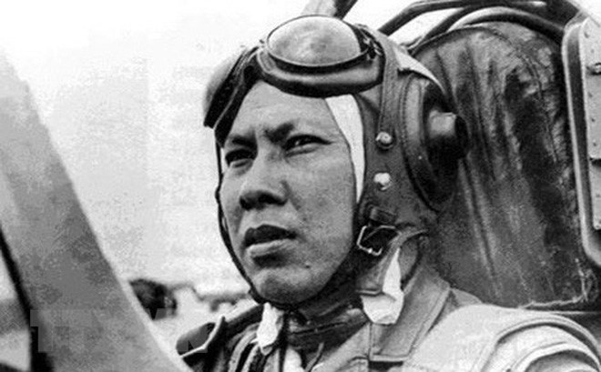 1966年2月3日晚上在和平省，航天英雄林文历尽在不到2分钟就击落美军两架AD-6战机。（图自越通社）