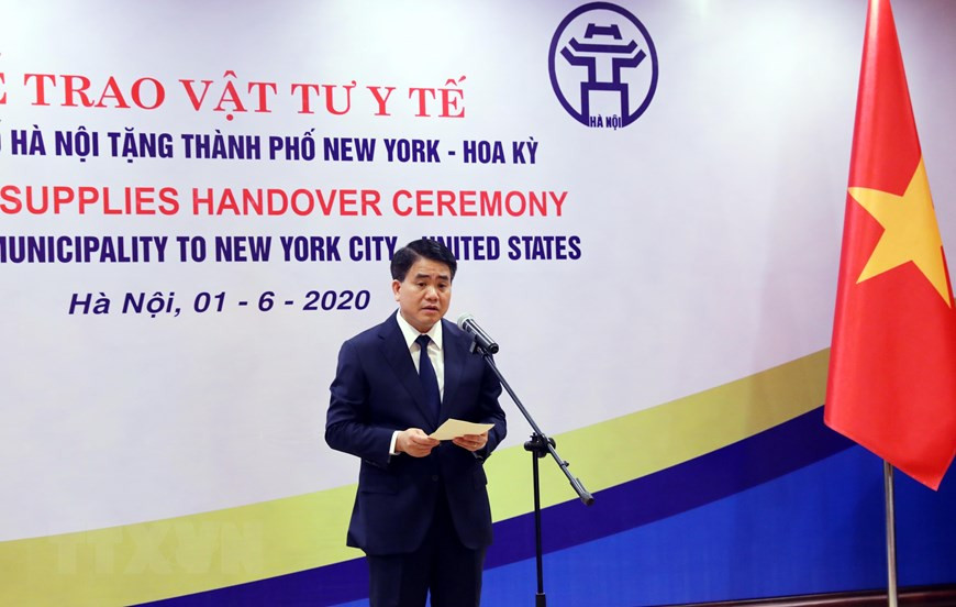 河内市人民委员会主席阮德钟在仪式上发表讲话。越通社记者林庆 摄。