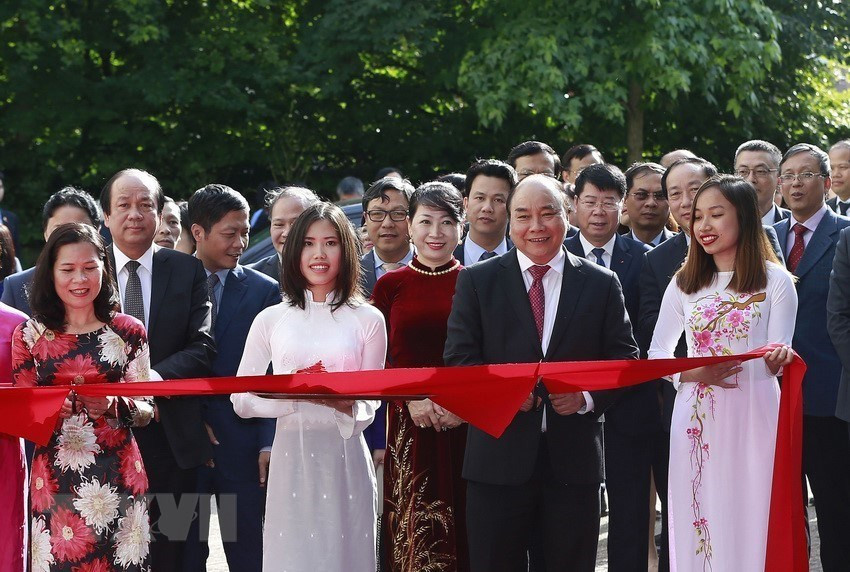 2017年7月9日在荷兰行政中心海牙，阮春福总理出席越南驻荷兰大使馆开馆典礼。（图自越通社）