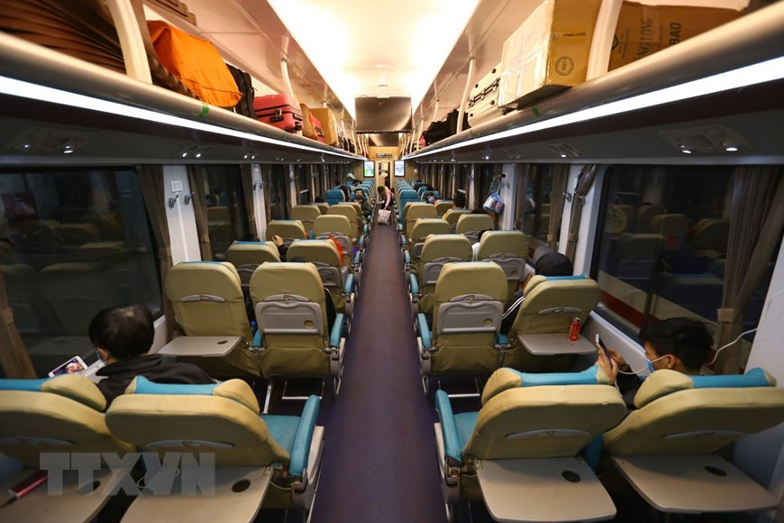 从4月1日到15日，SE3和SE4是河内——胡志明市的唯一往返客运列车。（图自越通社）