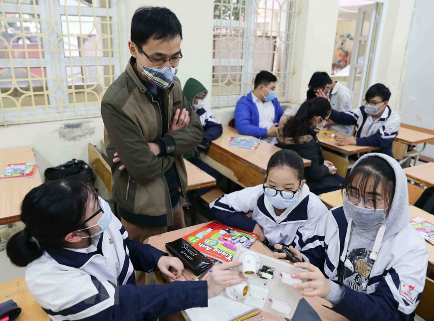 河内市巴亭郡升龙初中学校的师生均严格遵守“戴上口罩，打击疫病”运动。（图自越通社）