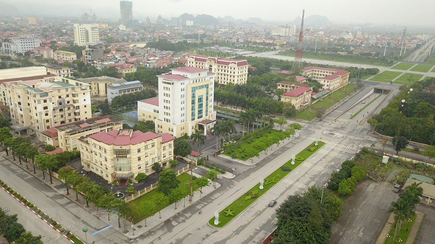 与以往相比，宁平市街道显得十分安静。（图自越通社）