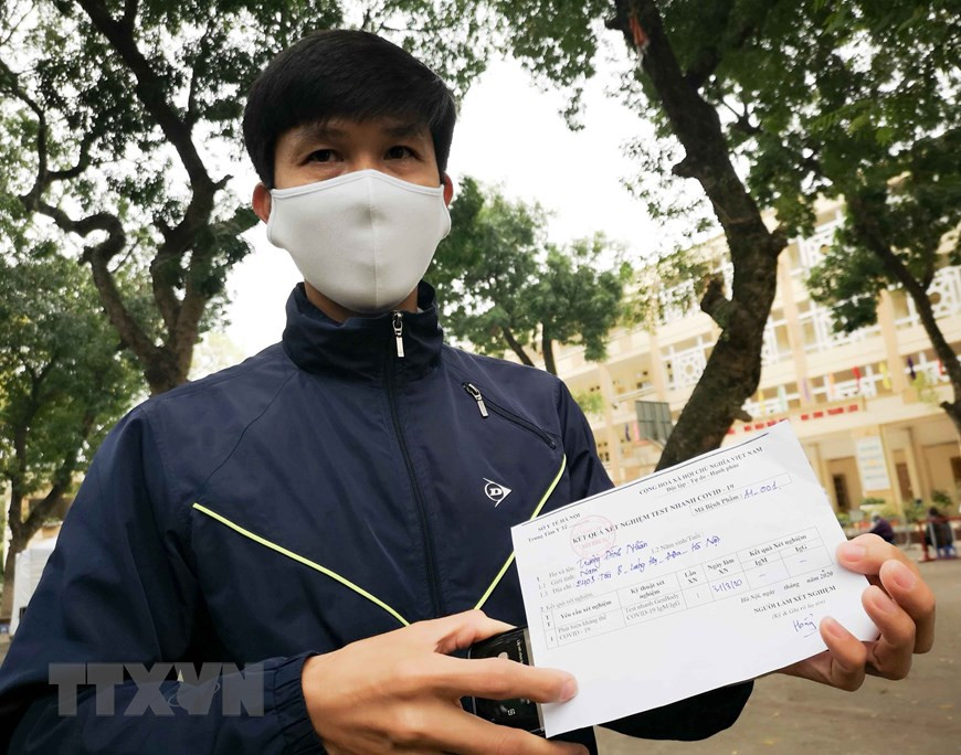 提取样本10分钟后，疑似病例就可以获得快速检测结果。越通社记者 青松 摄