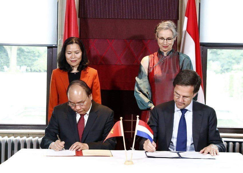 2017年7月10日，会谈结束后，两国领导发表联合声明。（图自越通社）