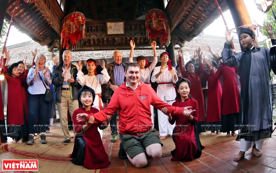 每年，春曲古村接待游客数万次。（图自越通社/越南画报）