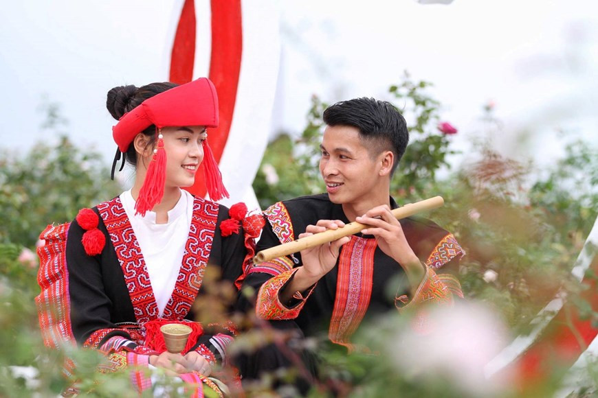 玫瑰谷成为许多情侣理想的约会地点。图自越通社