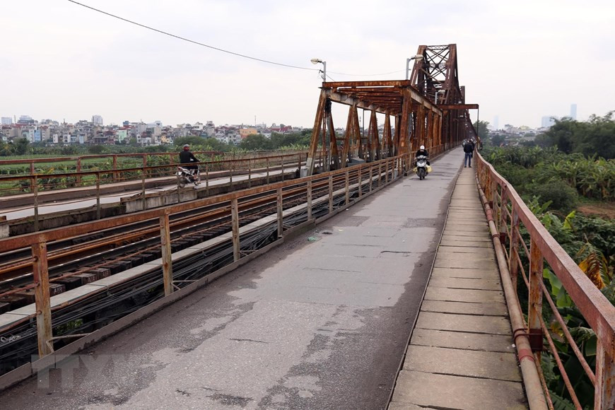 龙边桥上很少出现行人与车辆的身影。越通社记者 英俊 摄