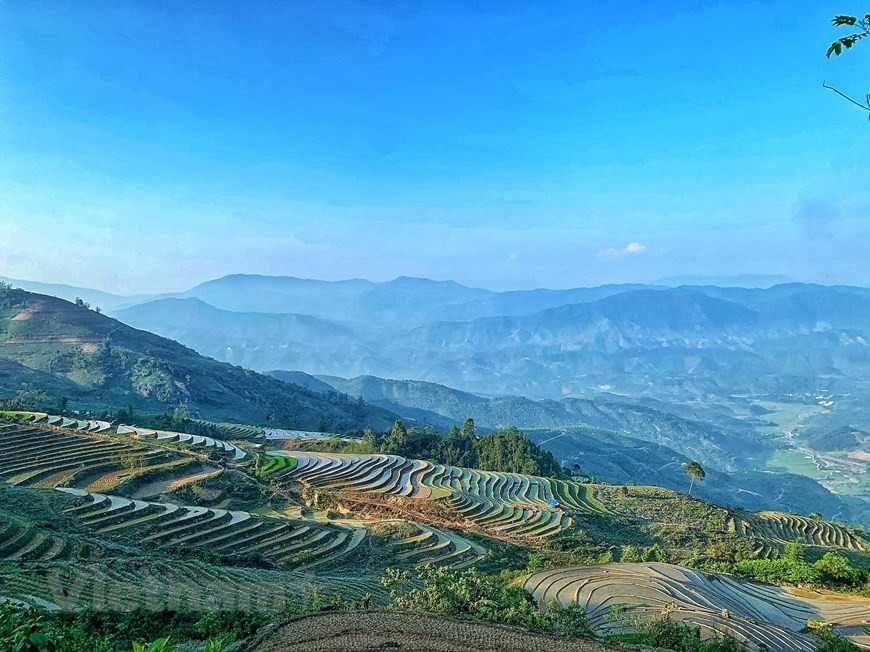 这些“通往天国的阶梯”勾勒出一幅壮观的风光画卷。图自Vietnam+