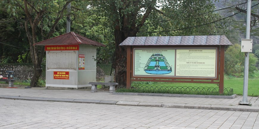 在暂停开门迎客期间，各旅游景点和酒店都要进行消毒卫生、改善旅游服务基础设施和装设备，为疫情过后前来观光游览的游客提供最好、最安全的服务。越通社记者垂容 摄