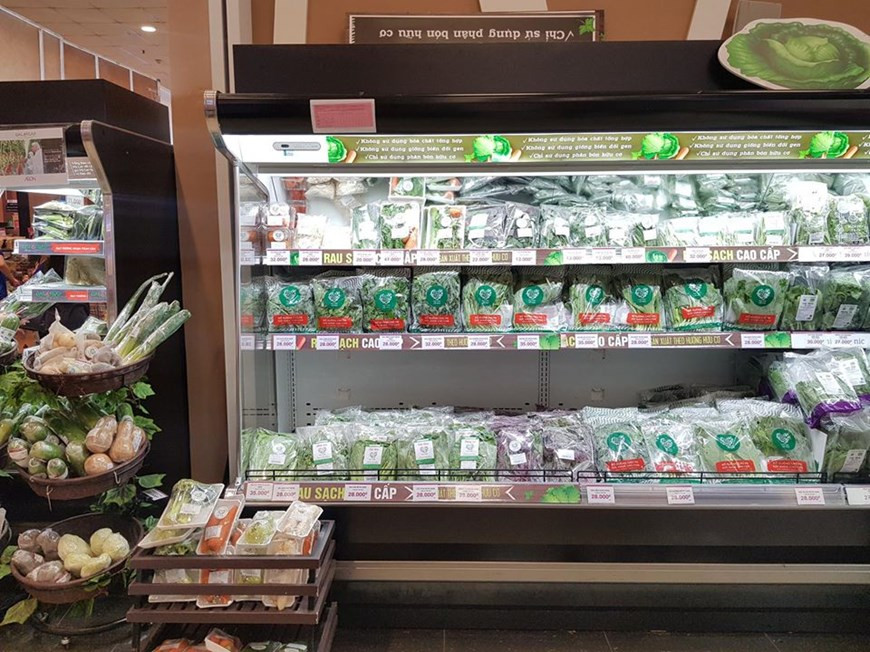 越日蔬菜公司的产品出现在很多超市的货架上。（图自越通社）