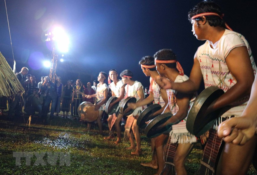 2017年第十届林同省锣钲节开幕当晚的节目。图自越通社