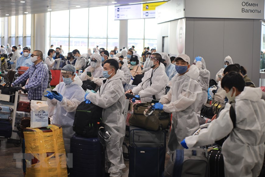 5月12日下午在俄罗斯莫斯科，承载300多名越南公民的飞机从谢列梅捷沃国际机场起飞。越通社记者 陈孝 摄。