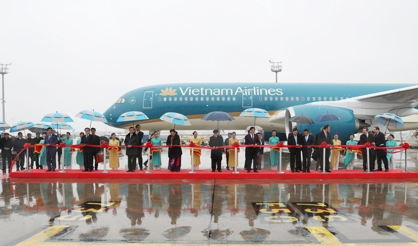 2018年3月28日在法国，空客集团与越南航空公司举行飞机交接仪式。越共中央总书记阮富出席仪式。图自越通社