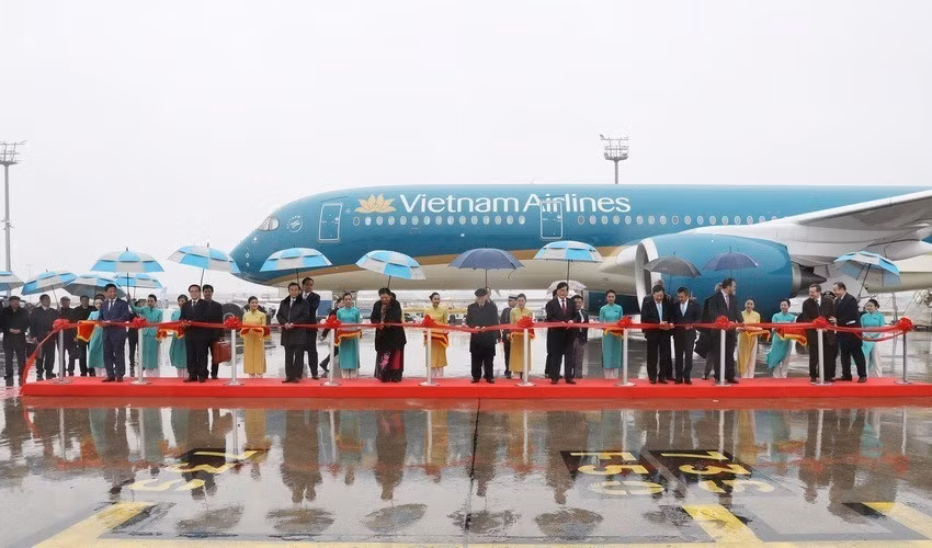 2018年3月28日在法国，空客集团与越南航空公司举行飞机交接仪式。越共中央总书记阮富出席仪式。图自越通社