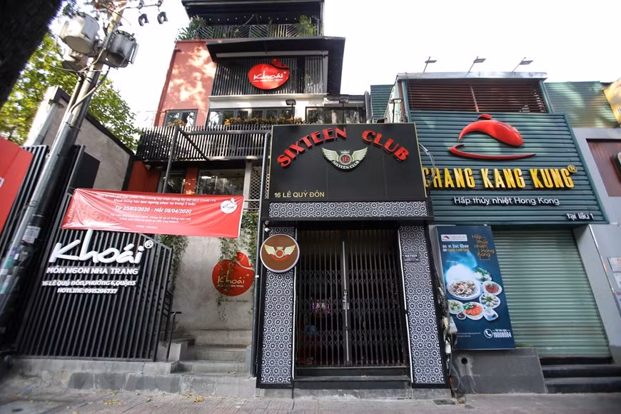 胡志明市第三郡的许多店铺已经暂时停运。越通社记者 成忠 摄