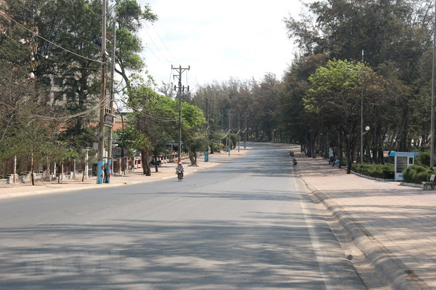 在潘切市的许多主干道路，行驶人士屈指可数。（图自越通社）