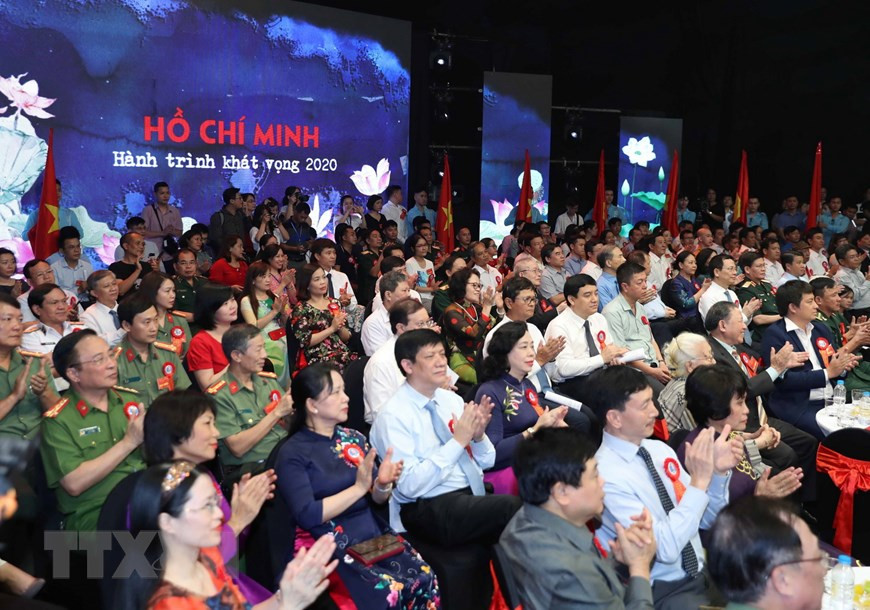 参加活动的各位代表。越通社记者 统一 摄。