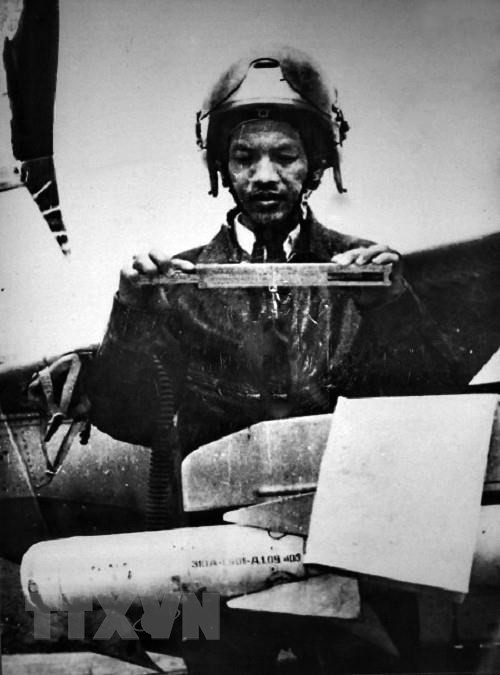 红星921号中团的武廷朗是世界上成功击落美军B52轰炸机的首位米格21飞行员。（图自越通社）