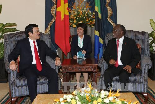  坦桑尼亚总统马古富力与张晋创主席举行会谈。（图片来源：越通社）