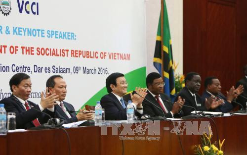  张晋创主席出席坦桑尼亚-越南企业论坛。（图片来源：越通社）