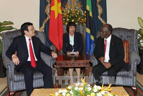  坦桑尼亚总统马古富力与张晋创主席举行会谈。（图片来源：越通社）