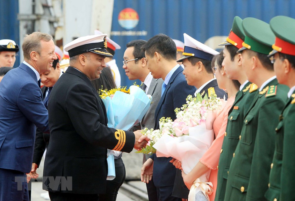 “企业号”海军测量船的此次访问是在越英两国建立战略伙伴关系10周年之际进行的事务活动。图自越通社