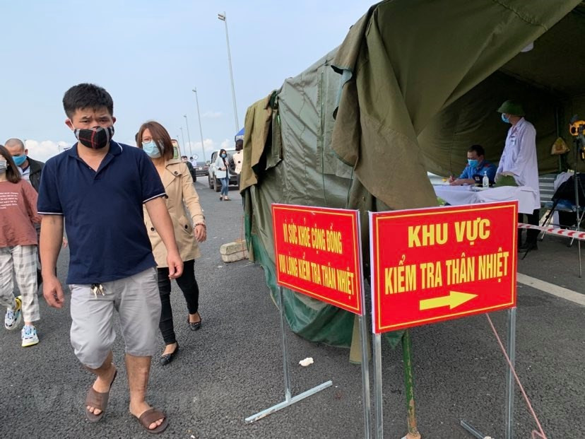 测量体温地区。图自越通社