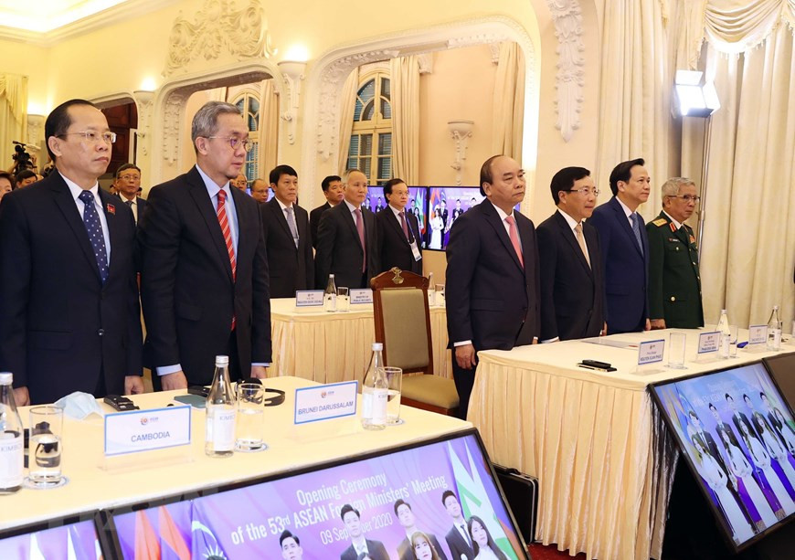 阮春福强调，越南将竭尽全力同东盟各成员国一道成功建设东盟共同体，同时也希望获得东盟各成员国的支持，为一个齐心协力与主动适应的东盟做出贡献。图自越通社