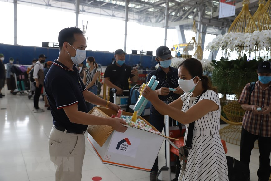 越南驻泰国大使馆已派遣干部直接赴机场与越航配合，协助越南公民完成所有必要手续并乘机回国。图自越通社