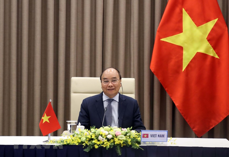 越南政府总理阮春福在会上发表讲话。图自越通社