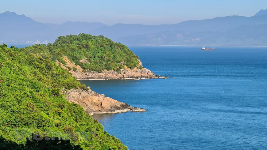 山茶半岛被视为岘港市“绿肺”，这里拥有丰富的植物生态体系和许多著名旅游目的地，吸引许多游客前来观光。图自Vietnam+