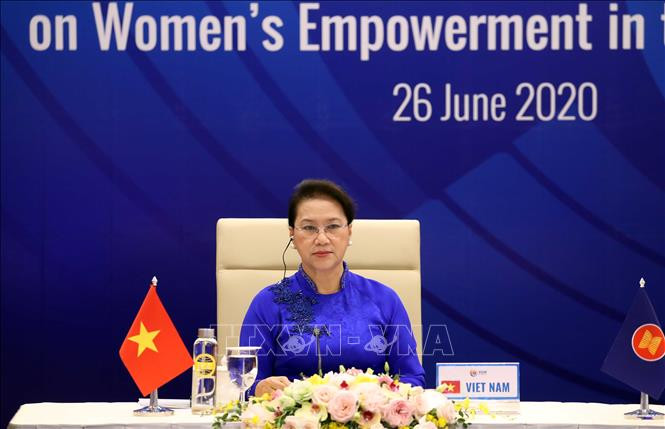 越南国会主席阮氏金银在会上发言。图自越通社