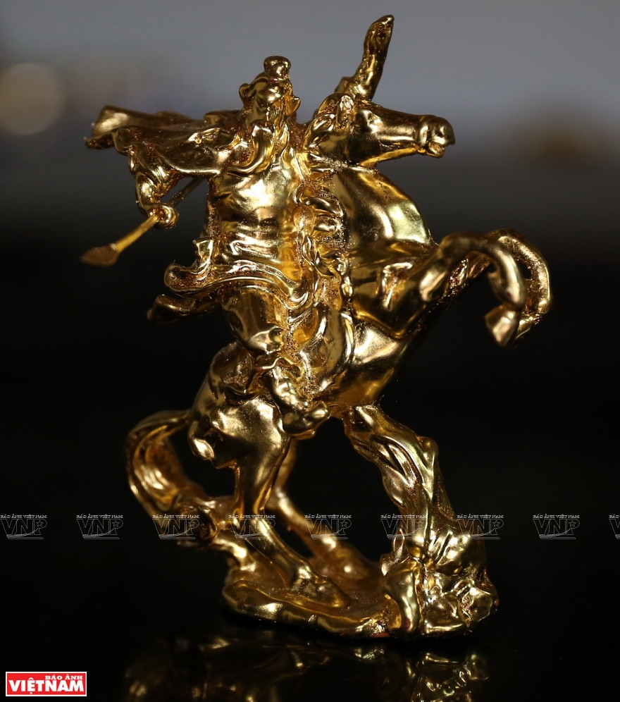 骄骑乡贴金产品。图自越通社