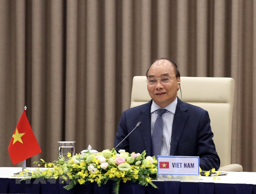 越南政府总理阮春福在会上发表讲话。图自越通社