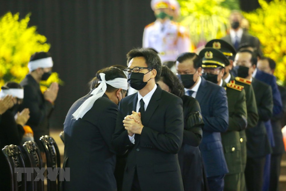 党中央委员会代表团向黎可漂同志家属表示哀悼及深切问候。图自越通社