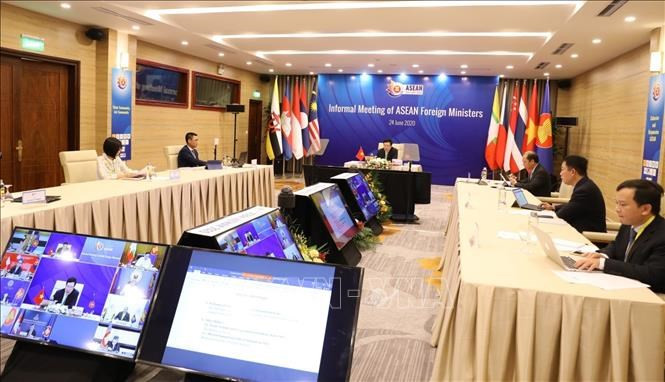 会议以视频方式举行。图自越通社