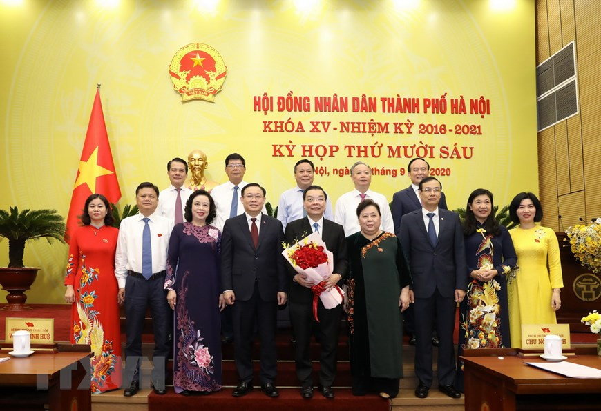 河内市委副书记朱玉英以将近100%的赞成率（在96票中获得95票赞成）当选河内市人民委员会主席（任期2016-2021年）。图自越通社