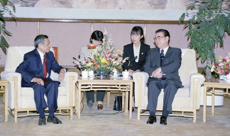 黎可漂总书记于1999年2月26日在对中国进行正式友好访问期间会见了中国全国人民代表大会常务委员会委员长李鹏。图自越通社