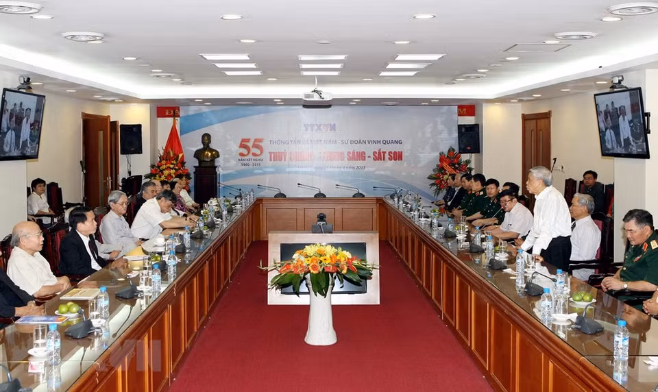 原越共中央总书记黎可漂出席越南通讯社与304师团-光荣师团缔结友好关系55周年纪念仪式并发表讲话。图自越通社