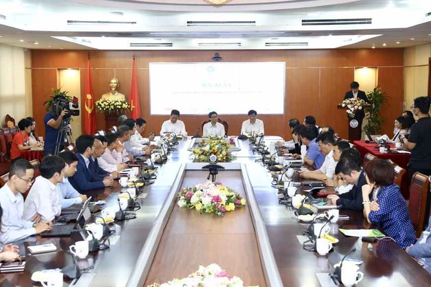 在新冠肺炎疫情形势严峻复杂的背景下，3月9日，越南信息传媒部、卫生部联合发布NCOVI和Vietnam health declaration应用程序。图自越通社