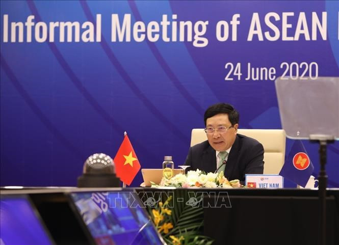 会议以视频方式举行。图自越通社