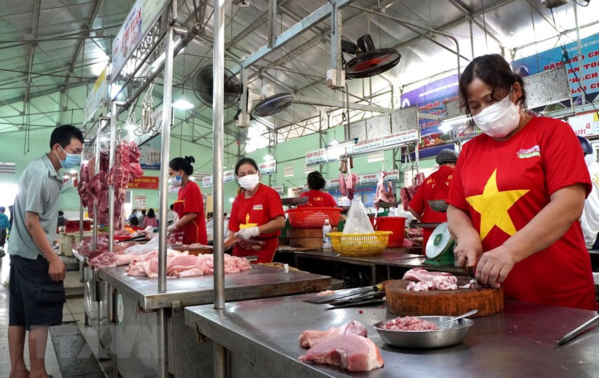 在防控疫情阻击战中，各阶层人民同地方政府一道努力抗击疫情。图自越通社