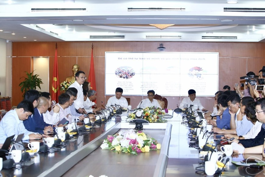 NCOVI和Vietnam health declaration应用程序用于向人们提供健康申报证明服务。图自越通社