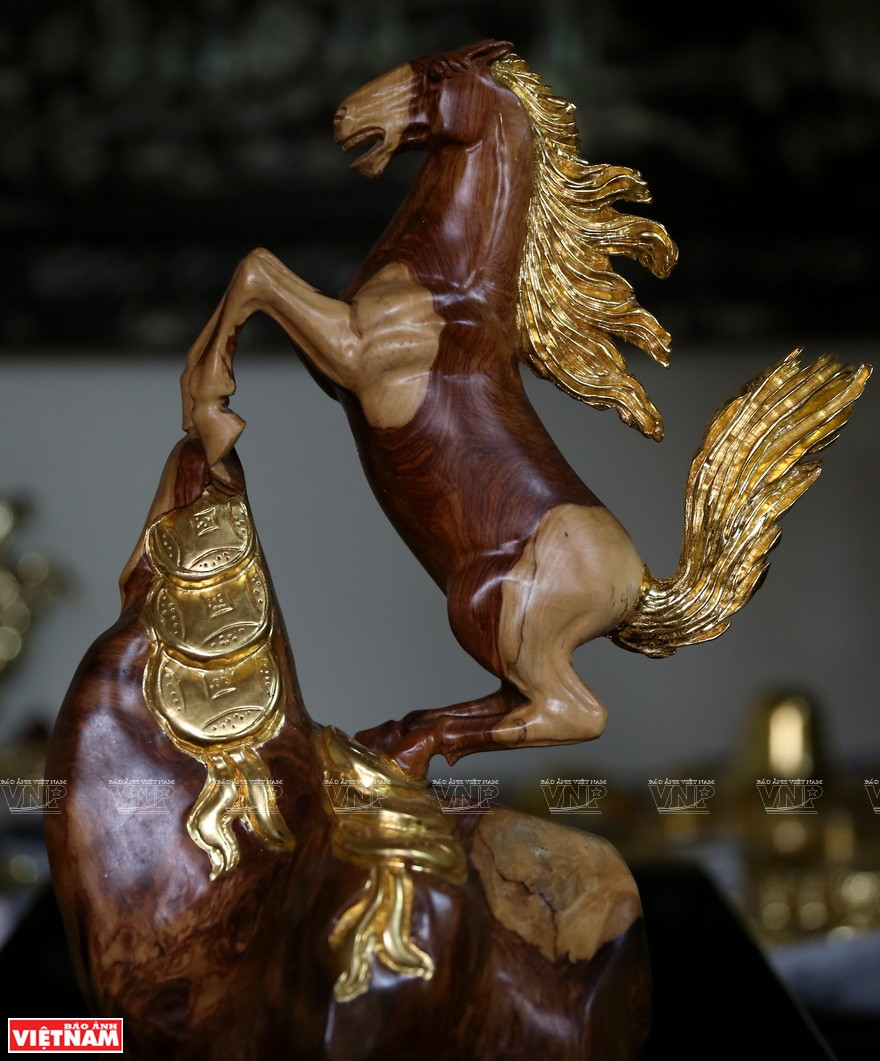 骄骑乡贴金产品。图自越通社