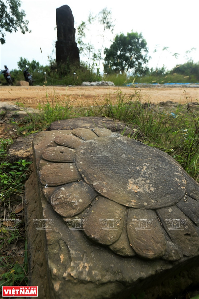 石柱的雕刻证明这是李朝的建筑工程。（图片来源：越通社）