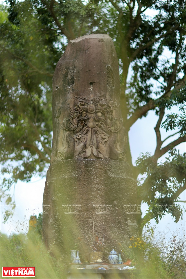 近1000年的大览神光寺石柱具有独特的建筑。（图片来源：越通社）