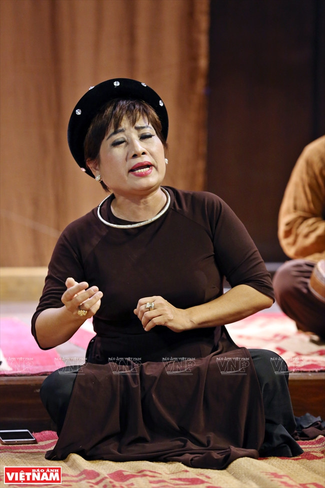 著名盲人曲艺人春花。图自：越通社