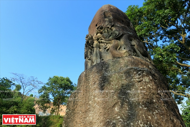 近1000年的大览神光寺石柱具有独特的建筑。（图片来源：越通社）