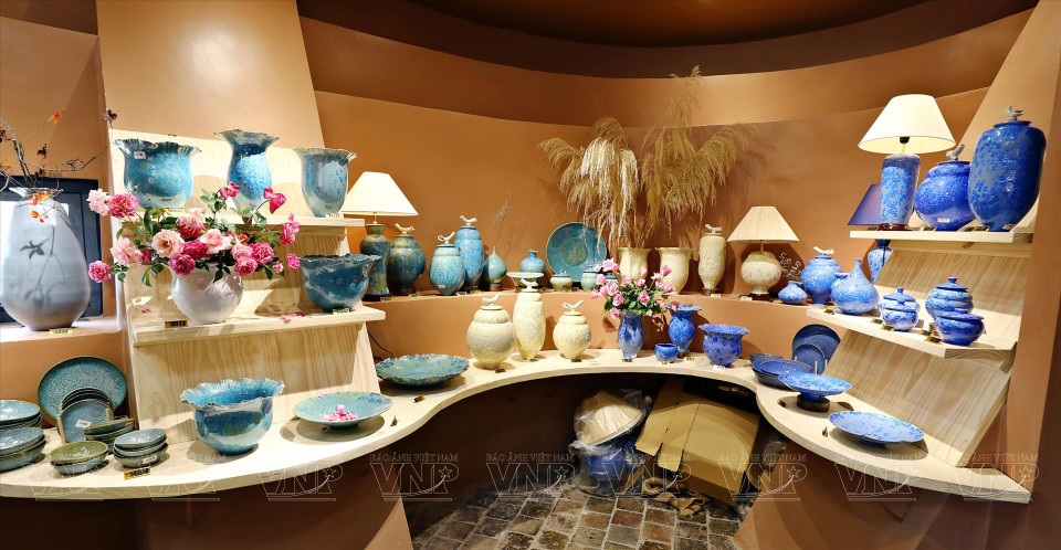 在钵场陶瓷博物馆展示的钵场陶瓷产品。图自Vietnam+